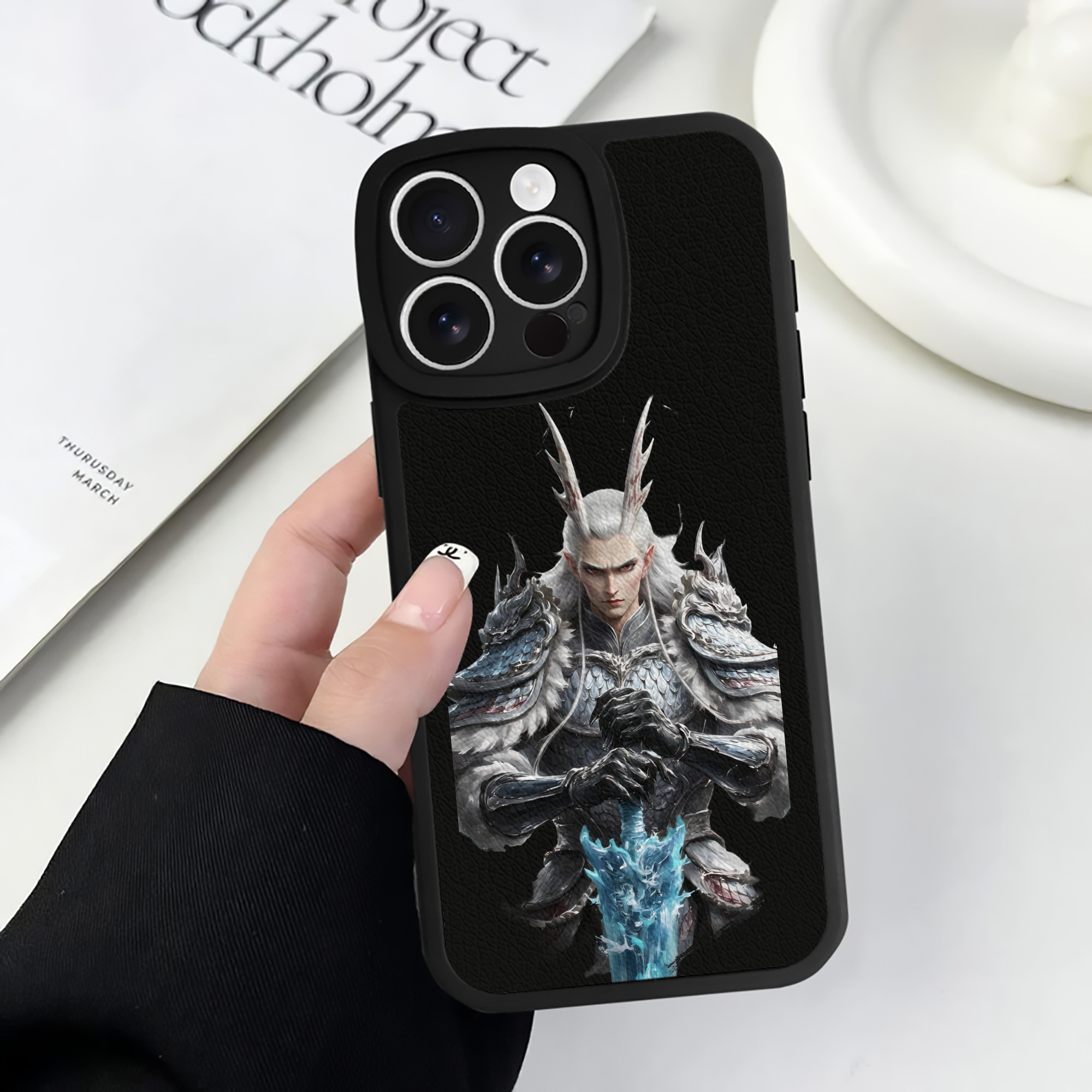 （画像用） Ne Zha 2 ナタ 魔童の大暴れ 【iPhone 16シリーズ対応】シリコンスマホケース（レザー調） 材質：シリコン